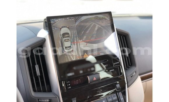 Nunua Imported Toyota Land Cruiser Nyeupe Gari ndani ya Import - Dubai nchini Somalia Nunua Imported Toyota Land Cruiser Nyeupe Gari ndani ya Import - Dubai nchini Somalia