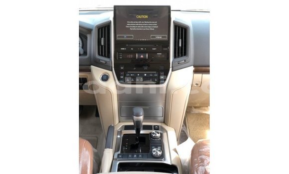 Nunua Imported Toyota Land Cruiser Nyeupe Gari ndani ya Import - Dubai nchini Somalia Nunua Imported Toyota Land Cruiser Nyeupe Gari ndani ya Import - Dubai nchini Somalia