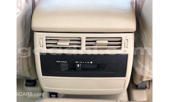 Nunua Imported Toyota Land Cruiser Nyeupe Gari ndani ya Import - Dubai nchini Somalia Nunua Imported Toyota Land Cruiser Nyeupe Gari ndani ya Import - Dubai nchini Somalia