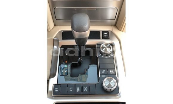 Nunua Imported Toyota Land Cruiser Nyeupe Gari ndani ya Import - Dubai nchini Somalia Nunua Imported Toyota Land Cruiser Nyeupe Gari ndani ya Import - Dubai nchini Somalia