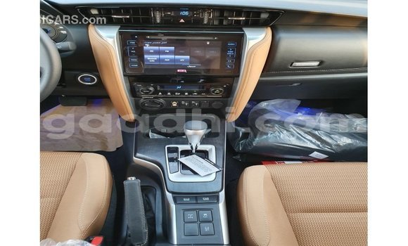 Acheter Import Voiture Toyota Fortuner Autre à Import - Dubai, Somalie Acheter Import Voiture Toyota Fortuner Autre à Import - Dubai, Somalie