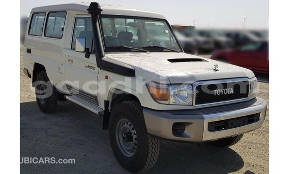 Nunua Imported Toyota Land Cruiser Nyeupe Gari ndani ya Import - Dubai nchini Somalia Nunua Imported Toyota Land Cruiser Nyeupe Gari ndani ya Import - Dubai nchini Somalia
