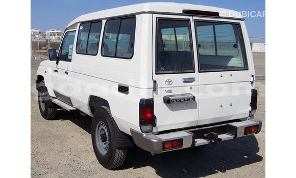 Nunua Imported Toyota Land Cruiser Nyeupe Gari ndani ya Import - Dubai nchini Somalia Nunua Imported Toyota Land Cruiser Nyeupe Gari ndani ya Import - Dubai nchini Somalia