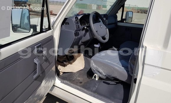 Nunua Imported Toyota Land Cruiser Nyeupe Gari ndani ya Import - Dubai nchini Somalia Nunua Imported Toyota Land Cruiser Nyeupe Gari ndani ya Import - Dubai nchini Somalia