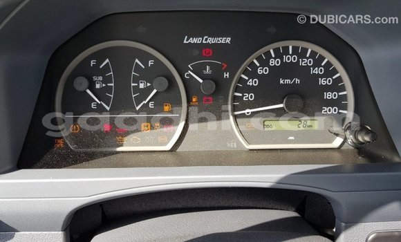 Nunua Imported Toyota Land Cruiser Nyeupe Gari ndani ya Import - Dubai nchini Somalia Nunua Imported Toyota Land Cruiser Nyeupe Gari ndani ya Import - Dubai nchini Somalia