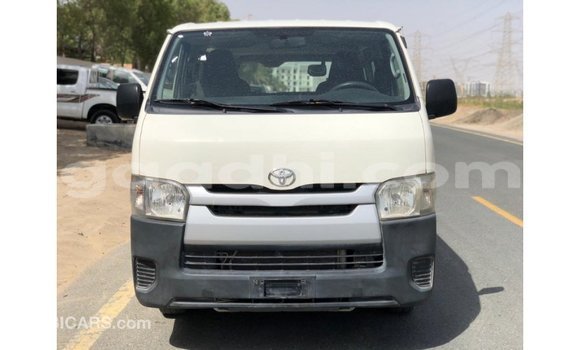 Acheter Import Voiture Toyota Hiace Blanc à Import - Dubai, Somalie Acheter Import Voiture Toyota Hiace Blanc à Import - Dubai, Somalie