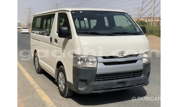 Acheter Import Voiture Toyota Hiace Blanc à Import - Dubai, Somalie Acheter Import Voiture Toyota Hiace Blanc à Import - Dubai, Somalie