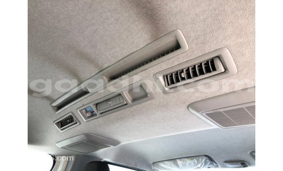 Acheter Import Voiture Toyota Hiace Blanc à Import - Dubai, Somalie Acheter Import Voiture Toyota Hiace Blanc à Import - Dubai, Somalie