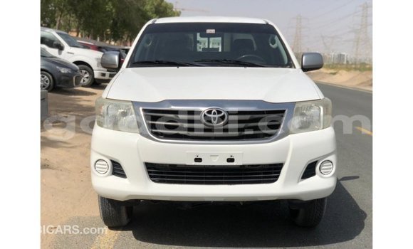 Imported Toyota Hilux White Makiinaa iti Import - Dubai keessatti Somalia keessatti Imported Toyota Hilux White Makiinaa iti Import - Dubai keessatti Somalia keessatti