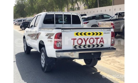 Imported Toyota Hilux White Makiinaa iti Import - Dubai keessatti Somalia keessatti Imported Toyota Hilux White Makiinaa iti Import - Dubai keessatti Somalia keessatti