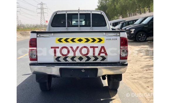 Imported Toyota Hilux White Makiinaa iti Import - Dubai keessatti Somalia keessatti Imported Toyota Hilux White Makiinaa iti Import - Dubai keessatti Somalia keessatti