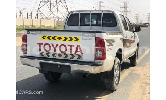 Imported Toyota Hilux White Makiinaa iti Import - Dubai keessatti Somalia keessatti Imported Toyota Hilux White Makiinaa iti Import - Dubai keessatti Somalia keessatti