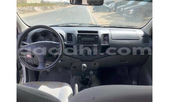 Imported Toyota Hilux White Makiinaa iti Import - Dubai keessatti Somalia keessatti Imported Toyota Hilux White Makiinaa iti Import - Dubai keessatti Somalia keessatti