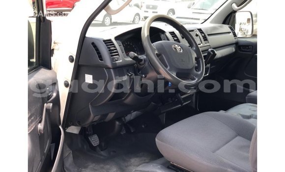 Acheter Import Utilitaire Toyota DA Blanc à Import - Dubai, Somalie Acheter Import Utilitaire Toyota DA Blanc à Import - Dubai, Somalie