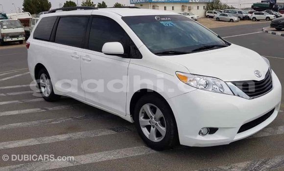اشتري Imported Toyota Sienna أبيض سيارة في Import - Dubai في الصومال اشتري Imported Toyota Sienna أبيض سيارة في Import - Dubai في الصومال