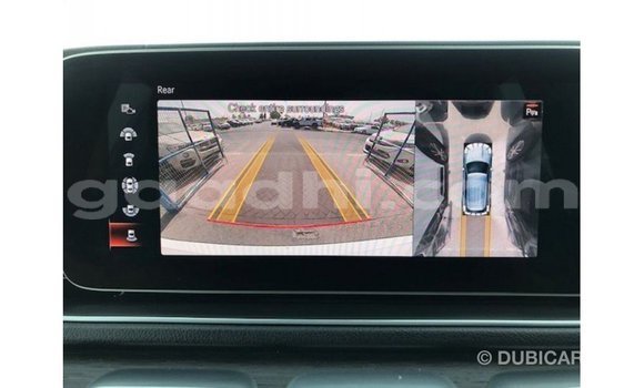 Acheter Import Voiture Mercedes-Benz GLE Blanc à Import - Dubai, Somalie Acheter Import Voiture Mercedes-Benz GLE Blanc à Import - Dubai, Somalie