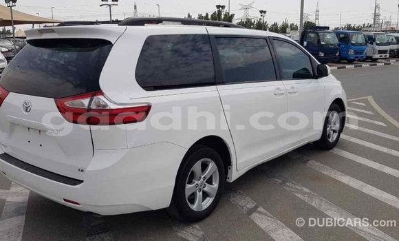 اشتري Imported Toyota Sienna أبيض سيارة في Import - Dubai في الصومال اشتري Imported Toyota Sienna أبيض سيارة في Import - Dubai في الصومال