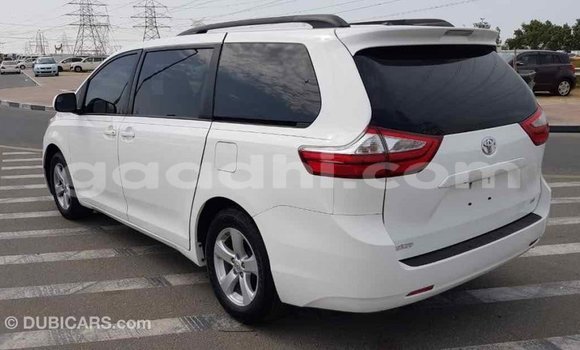 اشتري Imported Toyota Sienna أبيض سيارة في Import - Dubai في الصومال اشتري Imported Toyota Sienna أبيض سيارة في Import - Dubai في الصومال