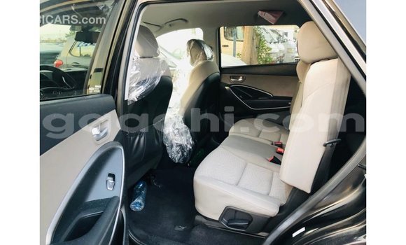 Nunua Imported Hyundai Santa Fe Nyeusi Gari ndani ya Import - Dubai nchini Somalia Nunua Imported Hyundai Santa Fe Nyeusi Gari ndani ya Import - Dubai nchini Somalia