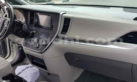 اشتري Imported Toyota Sienna أبيض سيارة في Import - Dubai في الصومال اشتري Imported Toyota Sienna أبيض سيارة في Import - Dubai في الصومال
