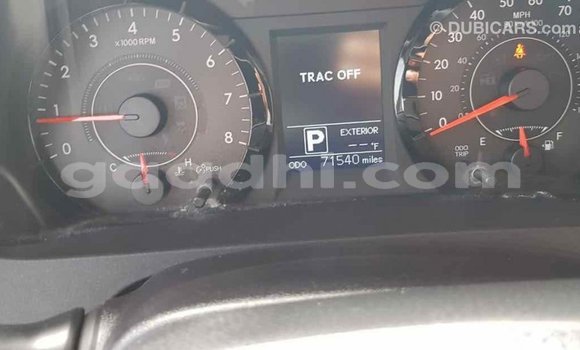 اشتري Imported Toyota Sienna أبيض سيارة في Import - Dubai في الصومال اشتري Imported Toyota Sienna أبيض سيارة في Import - Dubai في الصومال