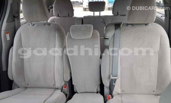 اشتري Imported Toyota Sienna أبيض سيارة في Import - Dubai في الصومال اشتري Imported Toyota Sienna أبيض سيارة في Import - Dubai في الصومال