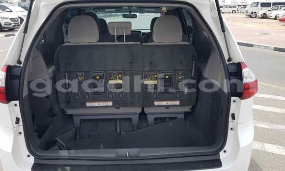 اشتري Imported Toyota Sienna أبيض سيارة في Import - Dubai في الصومال اشتري Imported Toyota Sienna أبيض سيارة في Import - Dubai في الصومال