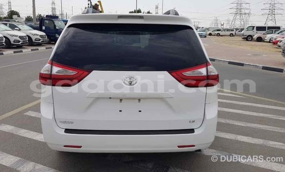 اشتري Imported Toyota Sienna أبيض سيارة في Import - Dubai في الصومال اشتري Imported Toyota Sienna أبيض سيارة في Import - Dubai في الصومال