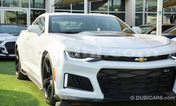 Acheter Import Voiture Chevrolet Camaro Blanc à Import - Dubai, Somalie Acheter Import Voiture Chevrolet Camaro Blanc à Import - Dubai, Somalie