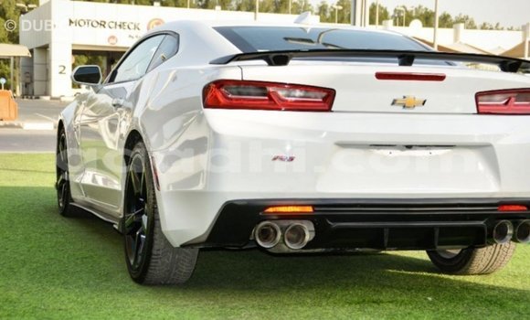 Acheter Import Voiture Chevrolet Camaro Blanc à Import - Dubai, Somalie Acheter Import Voiture Chevrolet Camaro Blanc à Import - Dubai, Somalie