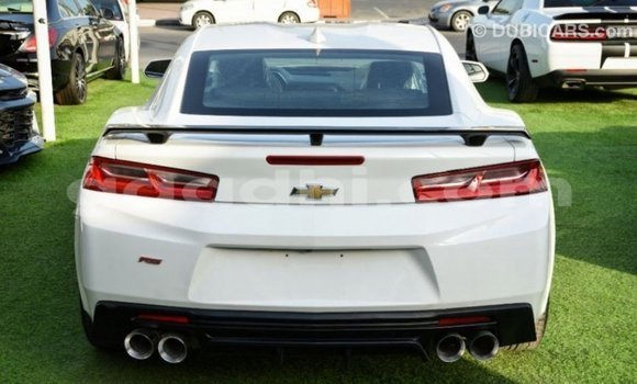 Acheter Import Voiture Chevrolet Camaro Blanc à Import - Dubai, Somalie Acheter Import Voiture Chevrolet Camaro Blanc à Import - Dubai, Somalie