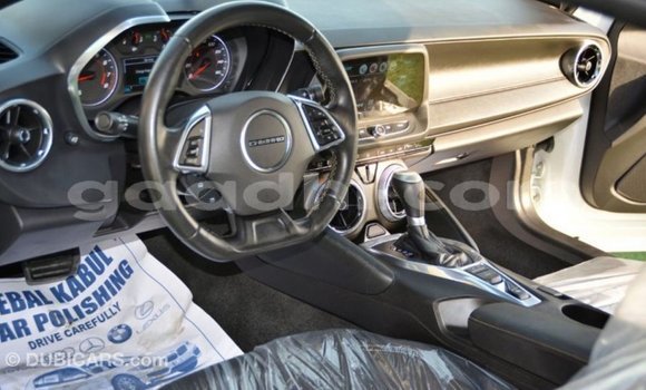 Acheter Import Voiture Chevrolet Camaro Blanc à Import - Dubai, Somalie Acheter Import Voiture Chevrolet Camaro Blanc à Import - Dubai, Somalie