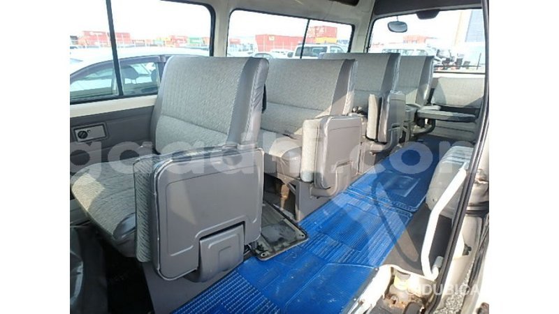 Big with watermark nissan caravan somalia import dubai 5370