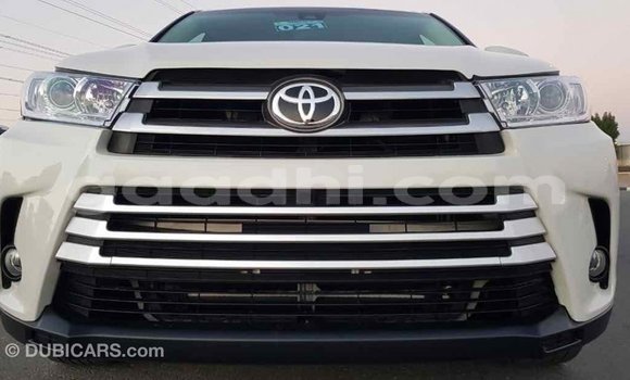 ይግዙ Imported Toyota Highlander ነጭ መኪና በ Import - Dubai በ ሶማሊያ ይግዙ Imported Toyota Highlander ነጭ መኪና በ Import - Dubai በ ሶማሊያ