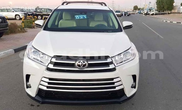 ይግዙ Imported Toyota Highlander ነጭ መኪና በ Import - Dubai በ ሶማሊያ ይግዙ Imported Toyota Highlander ነጭ መኪና በ Import - Dubai በ ሶማሊያ