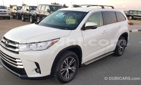 ይግዙ Imported Toyota Highlander ነጭ መኪና በ Import - Dubai በ ሶማሊያ ይግዙ Imported Toyota Highlander ነጭ መኪና በ Import - Dubai በ ሶማሊያ