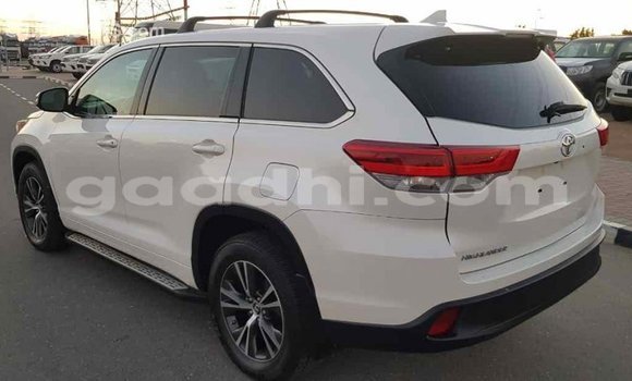 ይግዙ Imported Toyota Highlander ነጭ መኪና በ Import - Dubai በ ሶማሊያ ይግዙ Imported Toyota Highlander ነጭ መኪና በ Import - Dubai በ ሶማሊያ