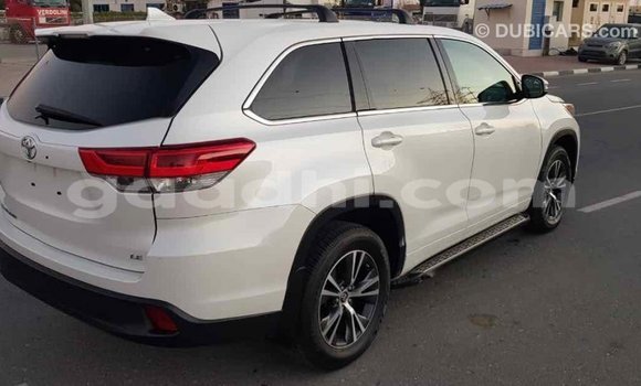 ይግዙ Imported Toyota Highlander ነጭ መኪና በ Import - Dubai በ ሶማሊያ ይግዙ Imported Toyota Highlander ነጭ መኪና በ Import - Dubai በ ሶማሊያ