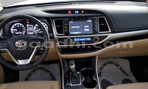 ይግዙ Imported Toyota Highlander ነጭ መኪና በ Import - Dubai በ ሶማሊያ ይግዙ Imported Toyota Highlander ነጭ መኪና በ Import - Dubai በ ሶማሊያ