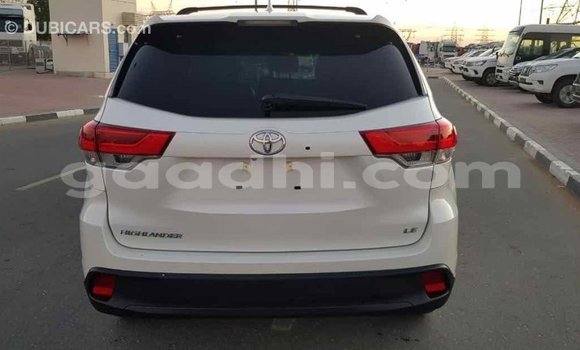 ይግዙ Imported Toyota Highlander ነጭ መኪና በ Import - Dubai በ ሶማሊያ ይግዙ Imported Toyota Highlander ነጭ መኪና በ Import - Dubai በ ሶማሊያ
