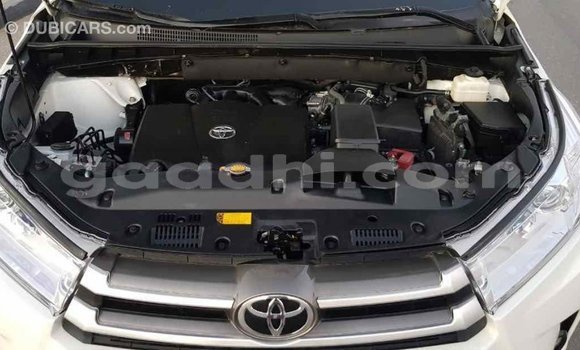 ይግዙ Imported Toyota Highlander ነጭ መኪና በ Import - Dubai በ ሶማሊያ ይግዙ Imported Toyota Highlander ነጭ መኪና በ Import - Dubai በ ሶማሊያ