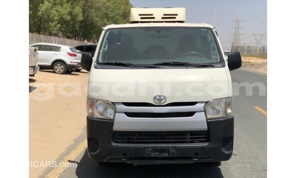 Acheter Import Voiture Toyota Hiace Blanc à Import - Dubai, Somalie Acheter Import Voiture Toyota Hiace Blanc à Import - Dubai, Somalie