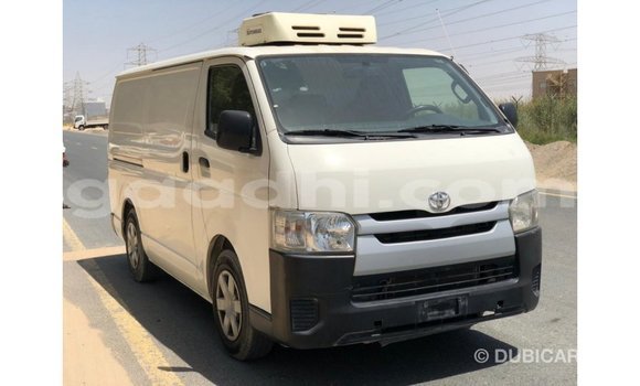 Acheter Import Voiture Toyota Hiace Blanc à Import - Dubai, Somalie Acheter Import Voiture Toyota Hiace Blanc à Import - Dubai, Somalie