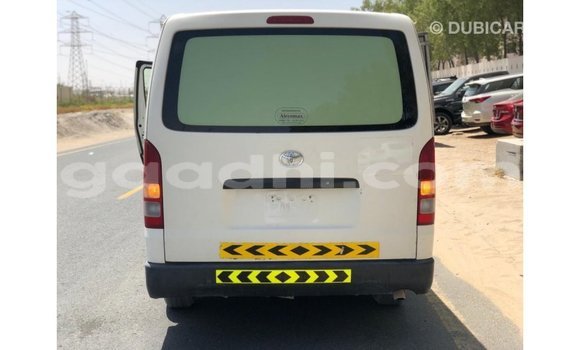 Acheter Import Voiture Toyota Hiace Blanc à Import - Dubai, Somalie Acheter Import Voiture Toyota Hiace Blanc à Import - Dubai, Somalie
