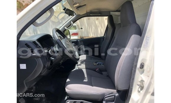 Acheter Import Voiture Toyota Hiace Blanc à Import - Dubai, Somalie Acheter Import Voiture Toyota Hiace Blanc à Import - Dubai, Somalie