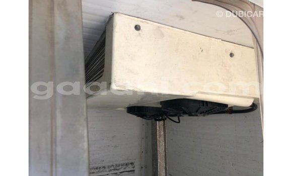 Acheter Import Voiture Toyota Hiace Blanc à Import - Dubai, Somalie Acheter Import Voiture Toyota Hiace Blanc à Import - Dubai, Somalie