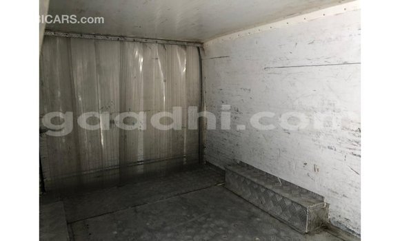 Acheter Import Voiture Toyota Hiace Blanc à Import - Dubai, Somalie Acheter Import Voiture Toyota Hiace Blanc à Import - Dubai, Somalie