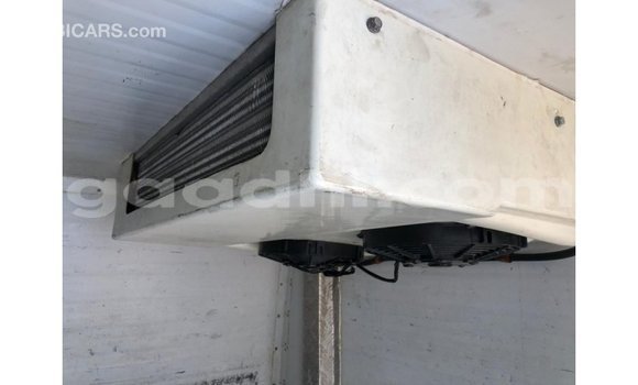 Acheter Import Voiture Toyota Hiace Blanc à Import - Dubai, Somalie Acheter Import Voiture Toyota Hiace Blanc à Import - Dubai, Somalie