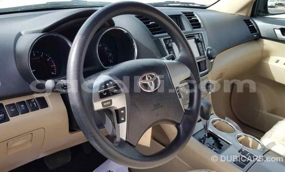 اشتري Imported Toyota Highlander أسود سيارة في Import - Dubai في الصومال اشتري Imported Toyota Highlander أسود سيارة في Import - Dubai في الصومال