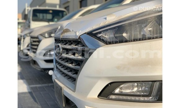 Nunua Imported Hyundai Tucson Nyeupe Gari ndani ya Import - Dubai nchini Somalia Nunua Imported Hyundai Tucson Nyeupe Gari ndani ya Import - Dubai nchini Somalia